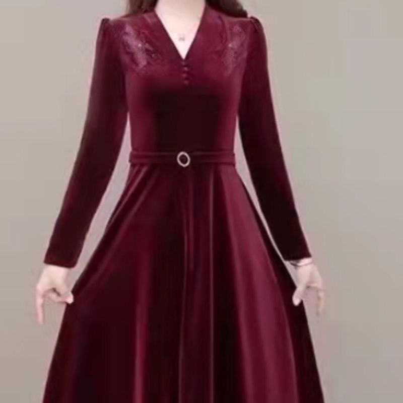 Spring and Autumn's new fashionable and trendy waist-cinching dress