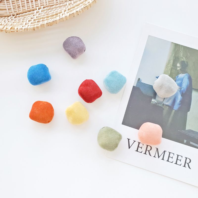 2021新款女装串珠丝绒毛绒球直孔DIY手工耳环简约气质地摊植绒珠