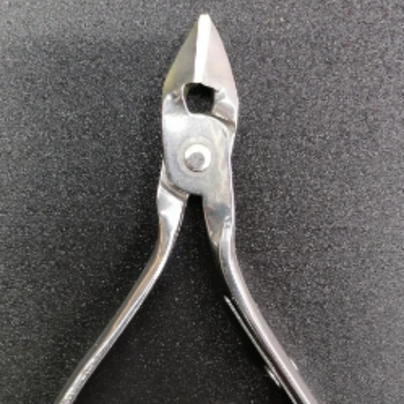 Dead skin pliers are electroplated with stainless steel