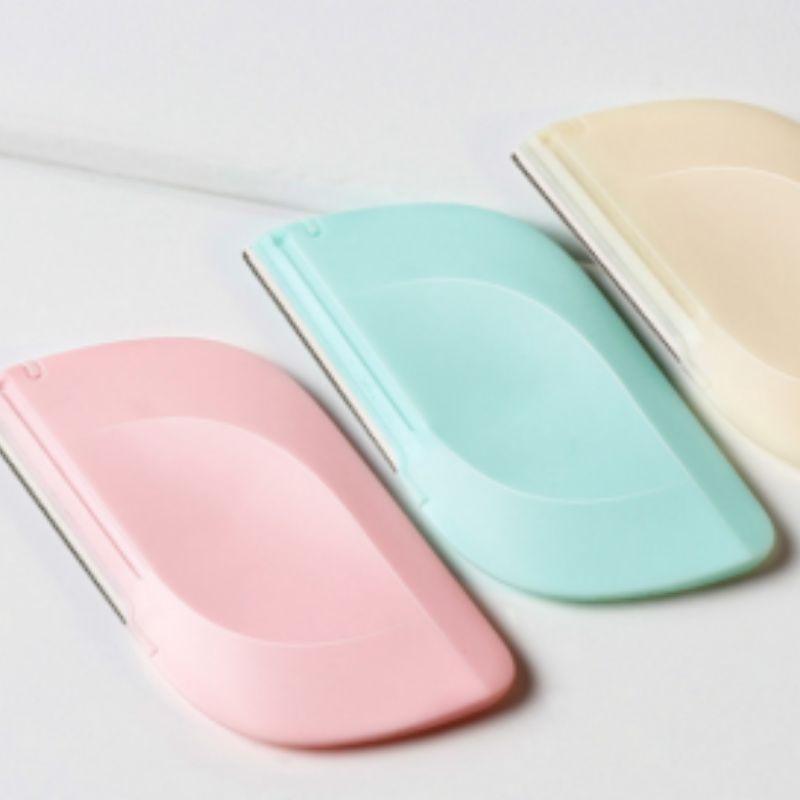 Mango-shaped eyebrow shaping knife