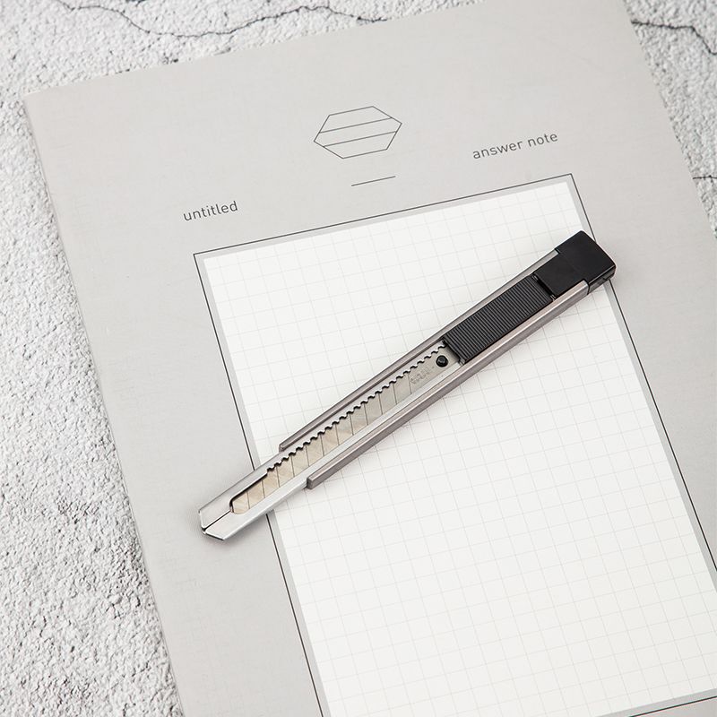 Deli 2083 Utility knife Item Picture