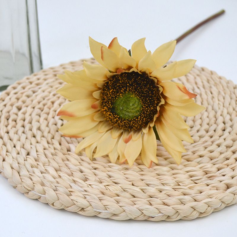 The manufacturer sells single sunflowers, simulated salbutyllis, home decoration, photography props, floral artistry, and sunflowers Item Picture