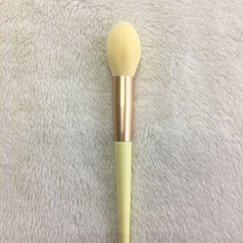 New Custom Makeup Brush Soft Hair Face Brush Flame Highlight Brush Blush Brush For Novice Makeup Under The Eye details Picture