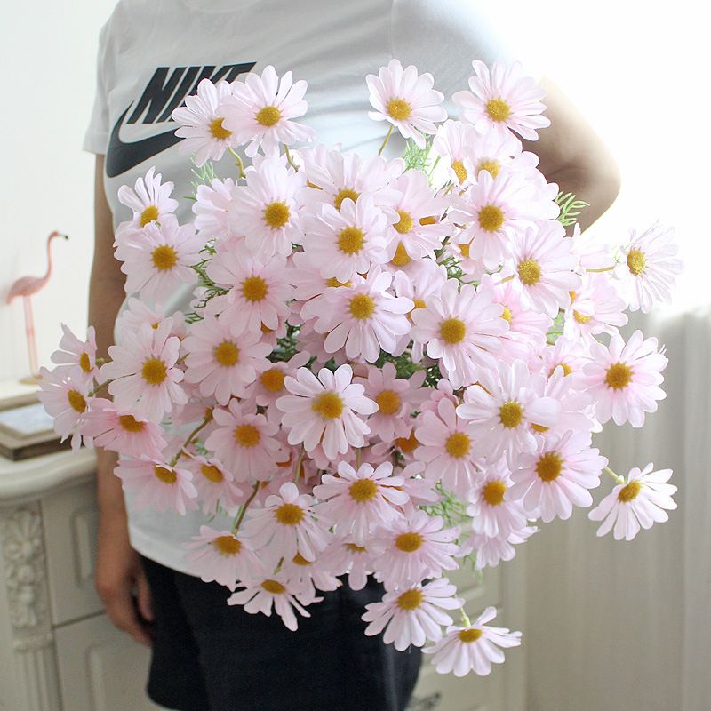 5 Dutch daisies, small daisies, Persian daisies, artificial flowers, silk flowers, wild daisies, artificial flowers, daisies for wedding decoration wholesale Application Scenario