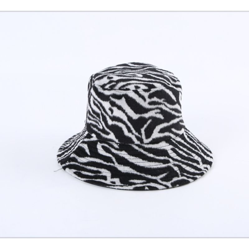 Autumn And Winter Pu+ Polyester Double-Sided Fisherman Hat Hat Fashion Hat Three Colors In Stock Application Scenario