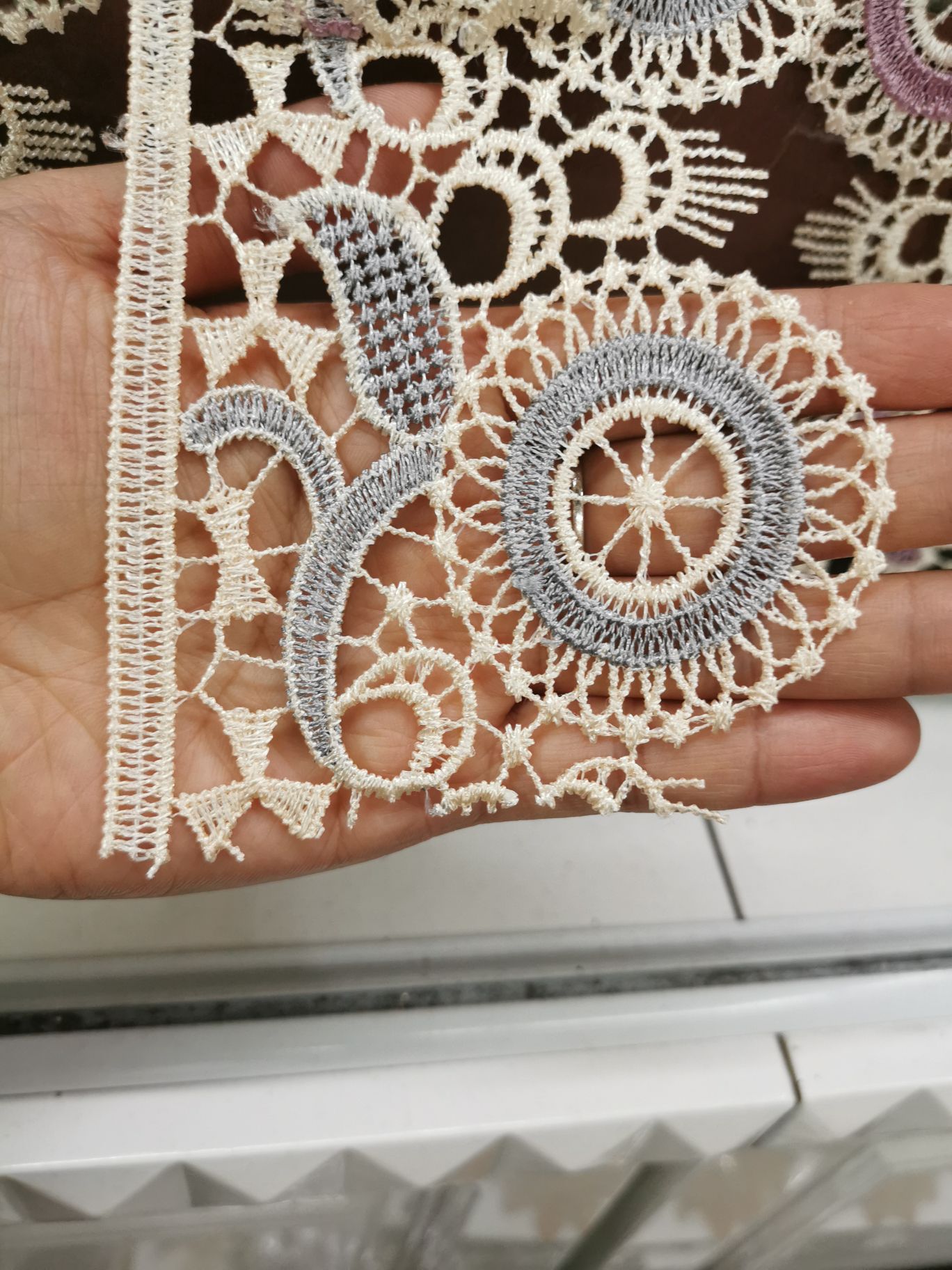 Two-Tone Lace Water-Soluble Embroidery Lace details Picture