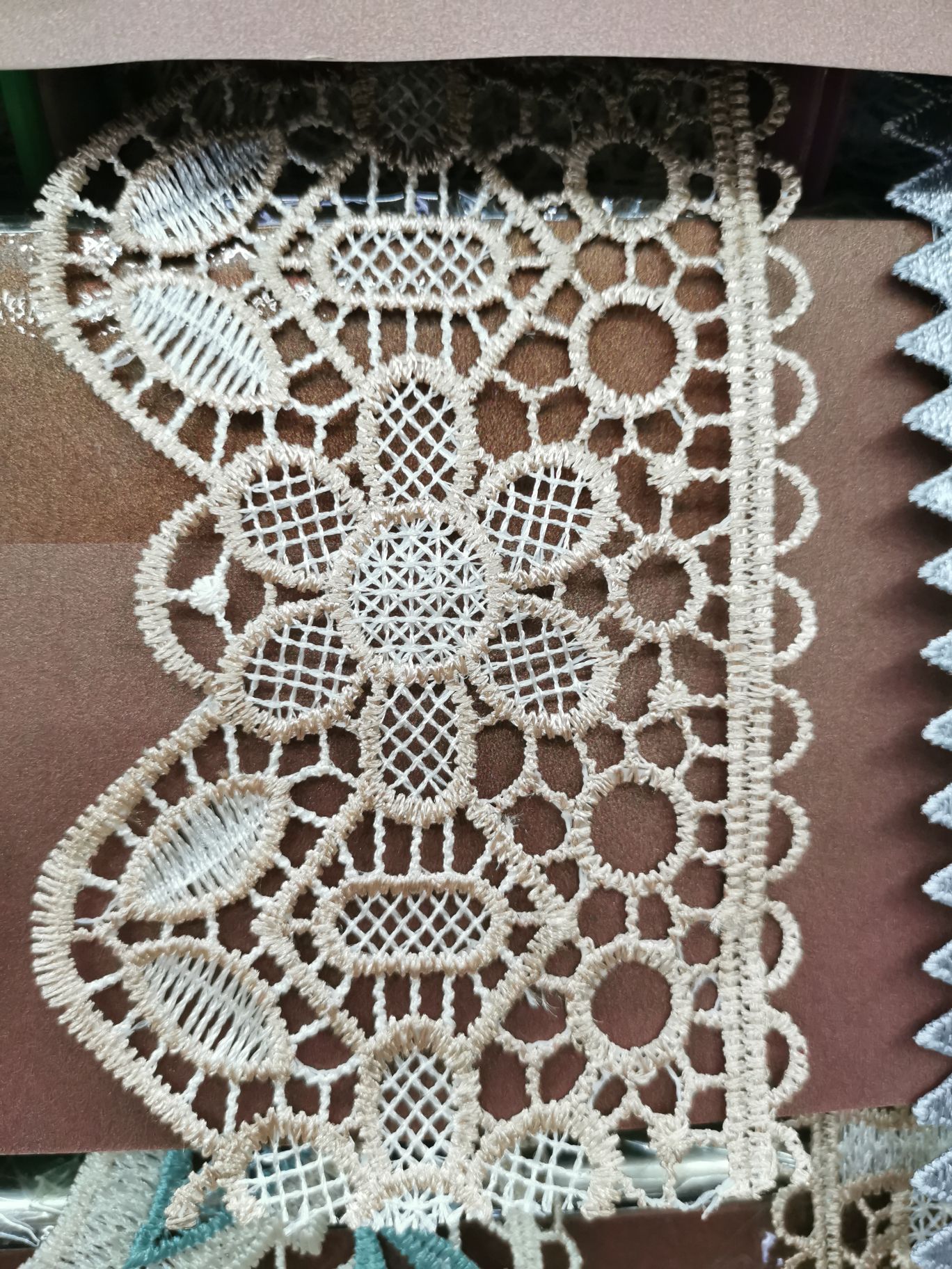 Two-Tone Lace Water-Soluble Embroidery details Picture