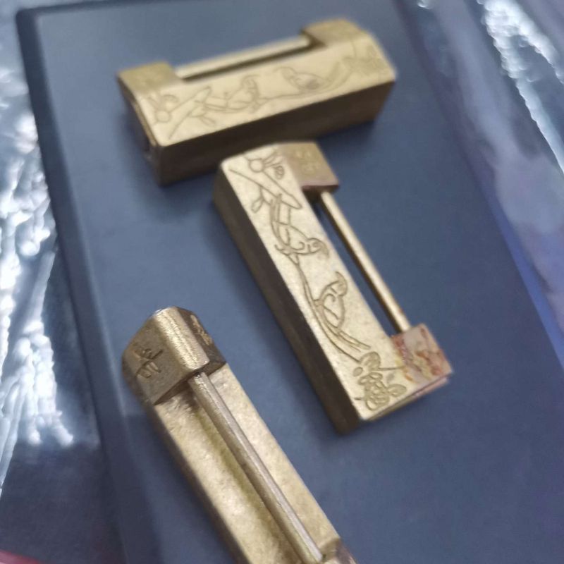 It is locked with the character for "happiness" details Picture