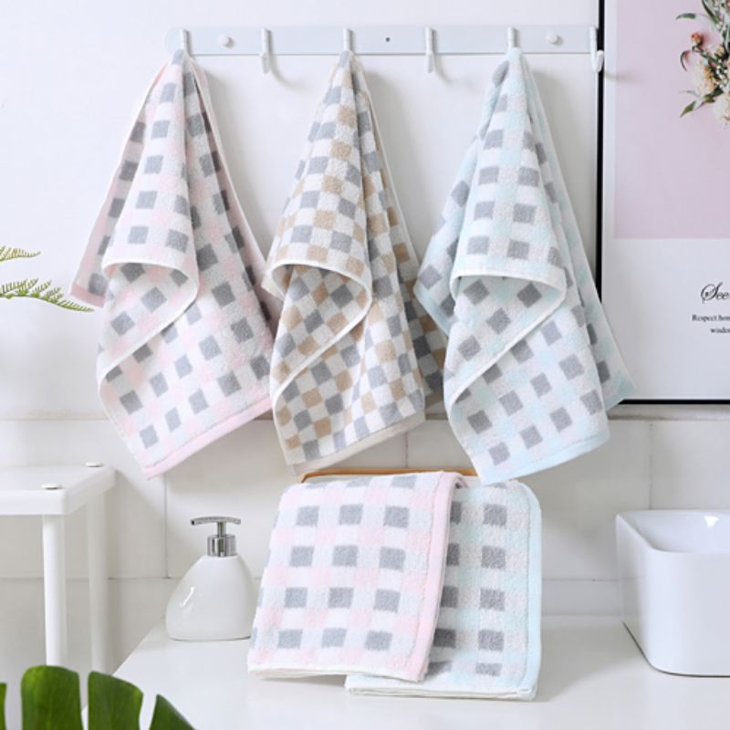 Square towel details Picture