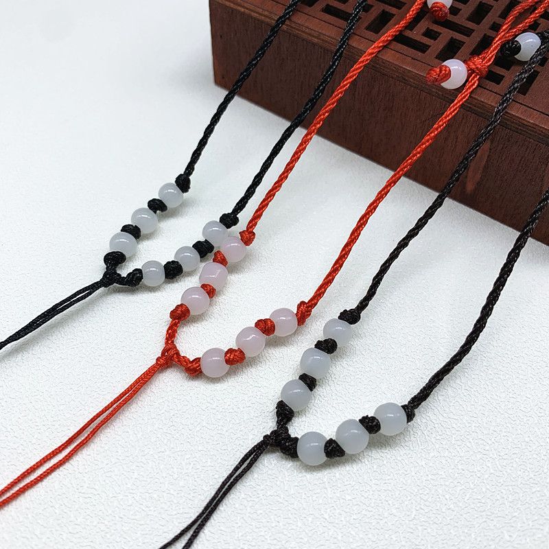 A 1-millimeter rice grain eight-bead adjustable size necklace for both adults and children Application Scenario