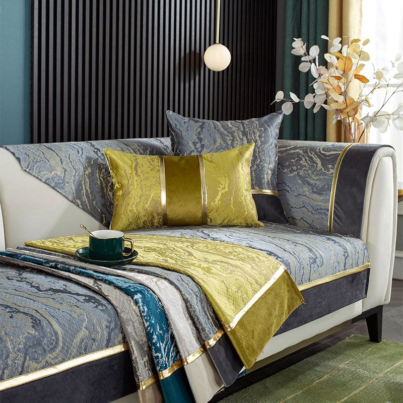 The light luxury high-end sofa cushions are suitable for all seasons