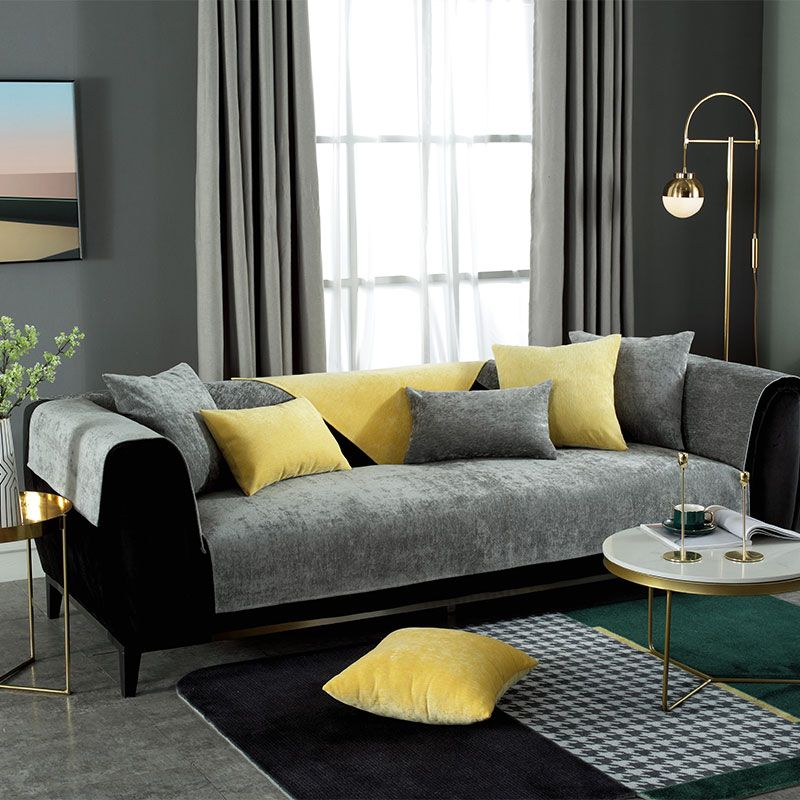 Simple Solid Color Sofa Cushion Application Scenario