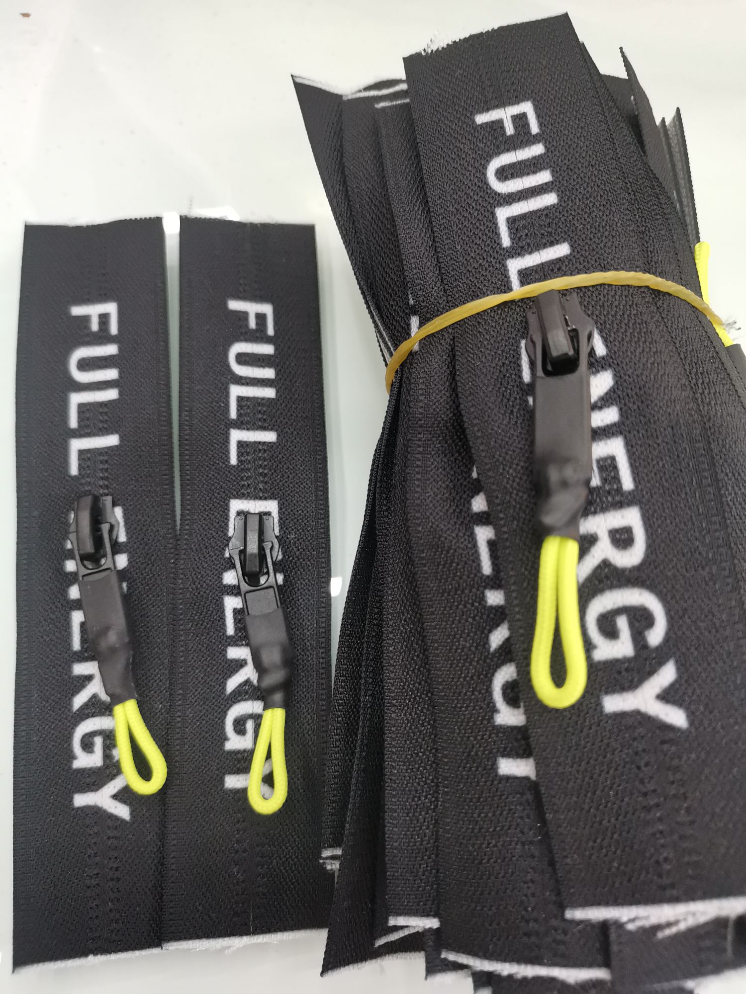 Size 5 Nylon Back Through Print Zipper
