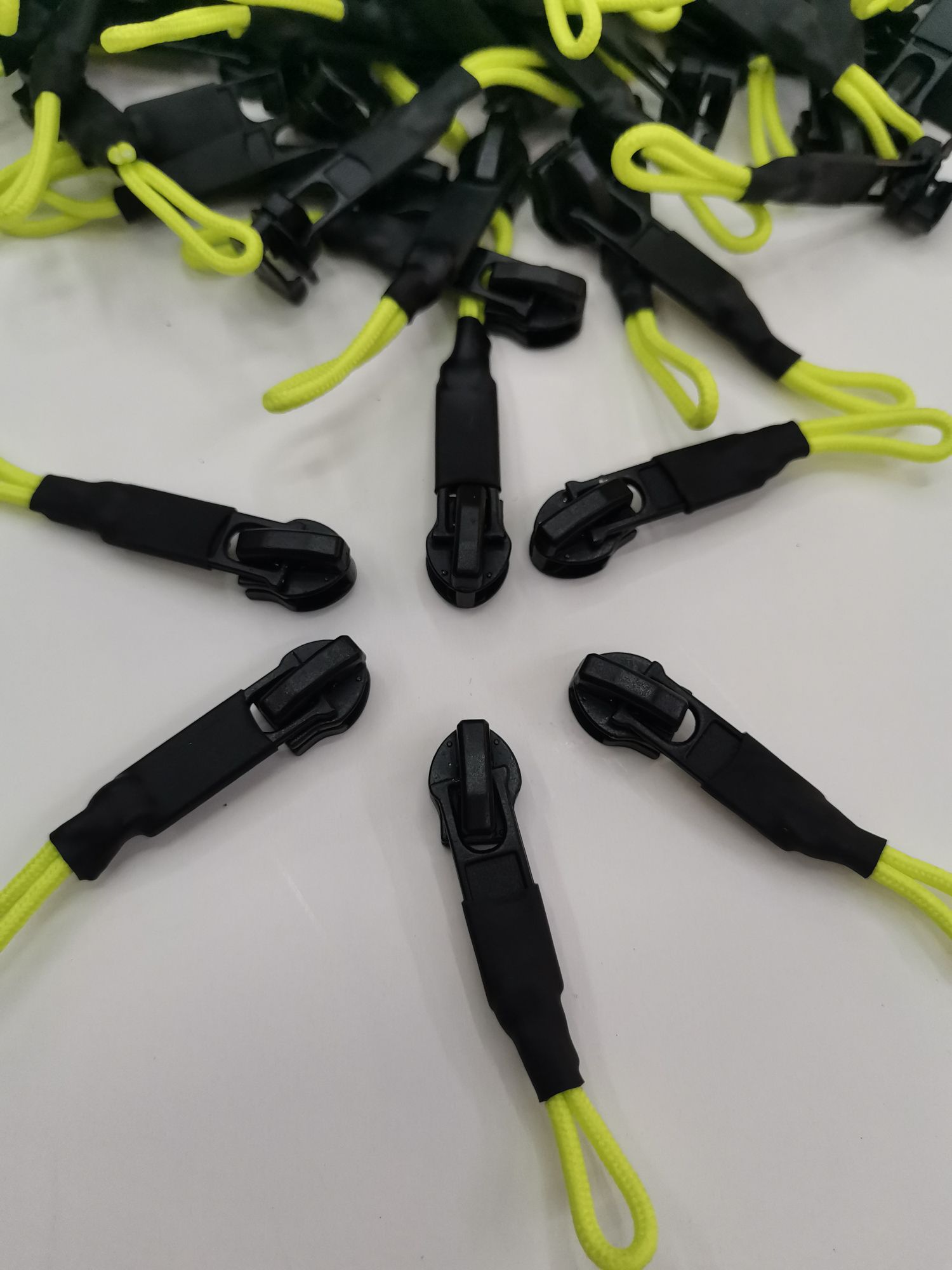 No. 5 Nylon Reverse Threading Sleeve Zipper Head Specification drawing