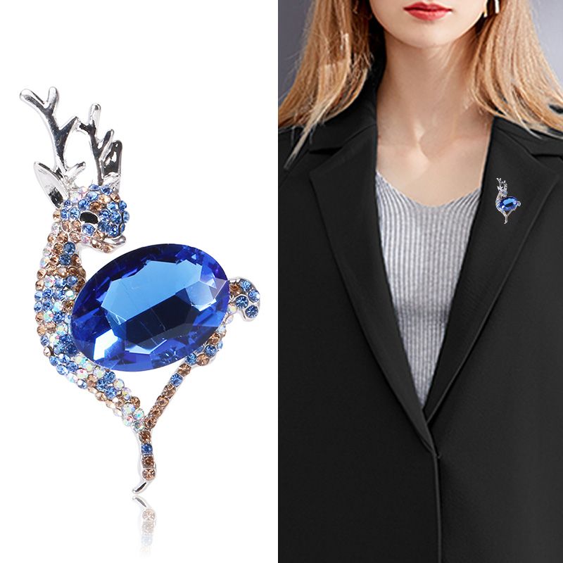 Factory direct sales, popular foreign trade water diamond deer brooch, simple, elegant and fashionable clothing accessories Specification image