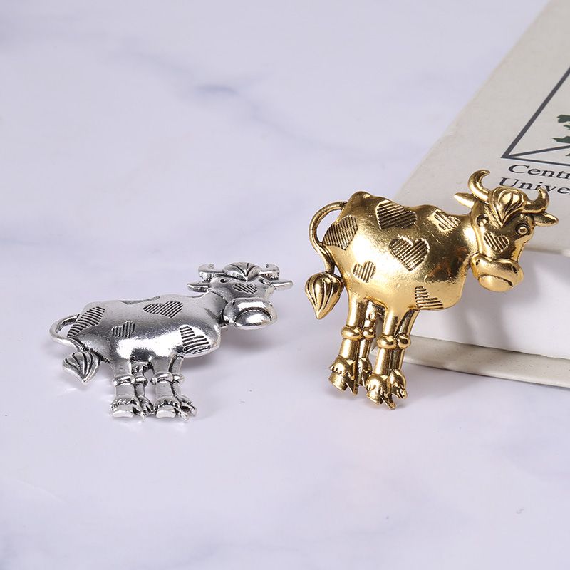 Factory direct sales for foreign trade, popular alloy ancient gold 12 Chinese zodiac ox brooches, simple and versatile clothing accessories details Picture