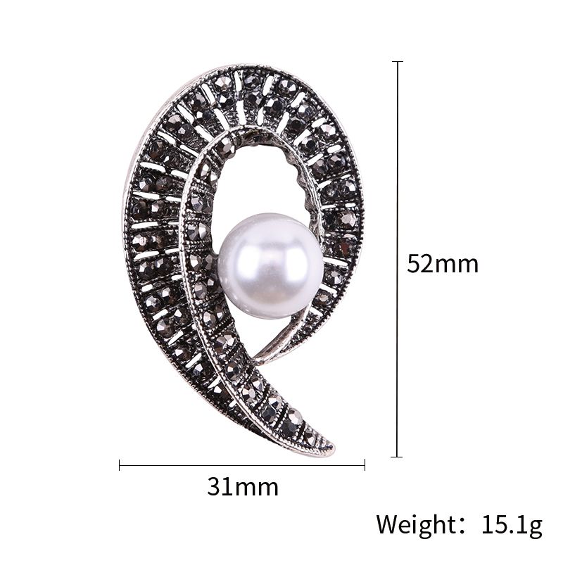 Ziyang Jewelry Factory Direct sales, popular for export, water diamond, European and American retro pearl gun, black brooch, fashionable and simple clothes and accessories Application Scenario