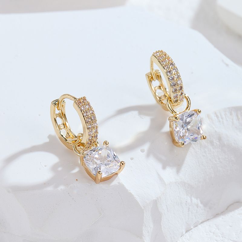 The circle earrings from Dongdaemun, South Korea, are a light luxury, slightly inlaid zircon earring for women, exuding an exquisite and elegant goddess-like charm and a high-end feel