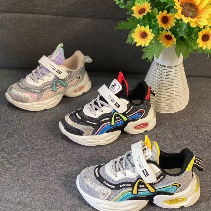 Wholesale flying woven sports shoes for men and girls - front view