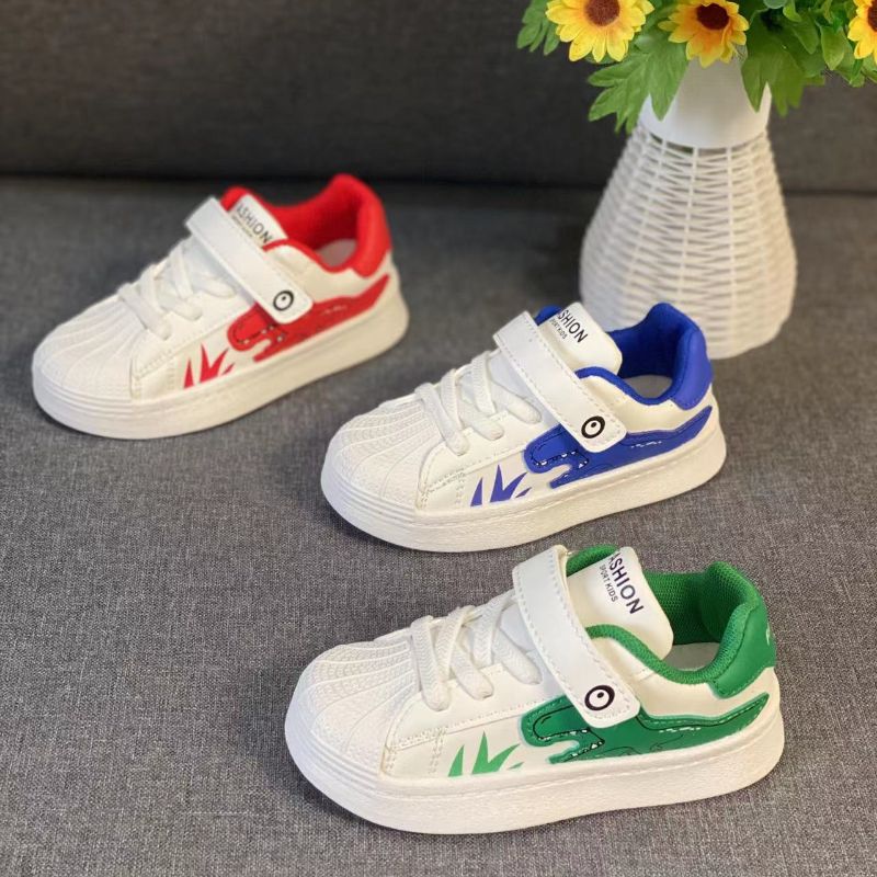 Multiple color options of flying woven casual sports shoes laid out