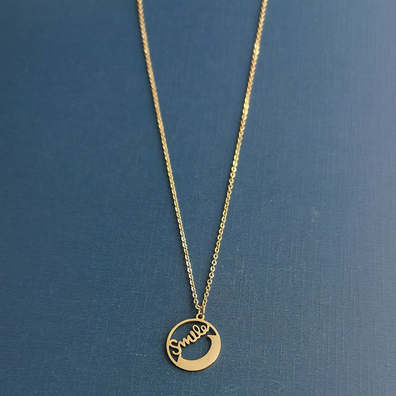 smile's new minimalist smiley face necklace is a unique and versatile minimalist collarbone chain accessory for women on Instagram Application Scenario