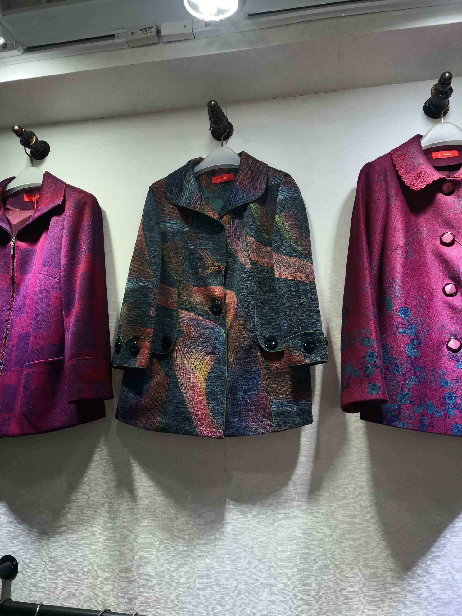 Autumn And Winter New Middle-Aged And Elderly Warm Fashion Atmosphere Uniform Size Embroidered Lapel Coat 1