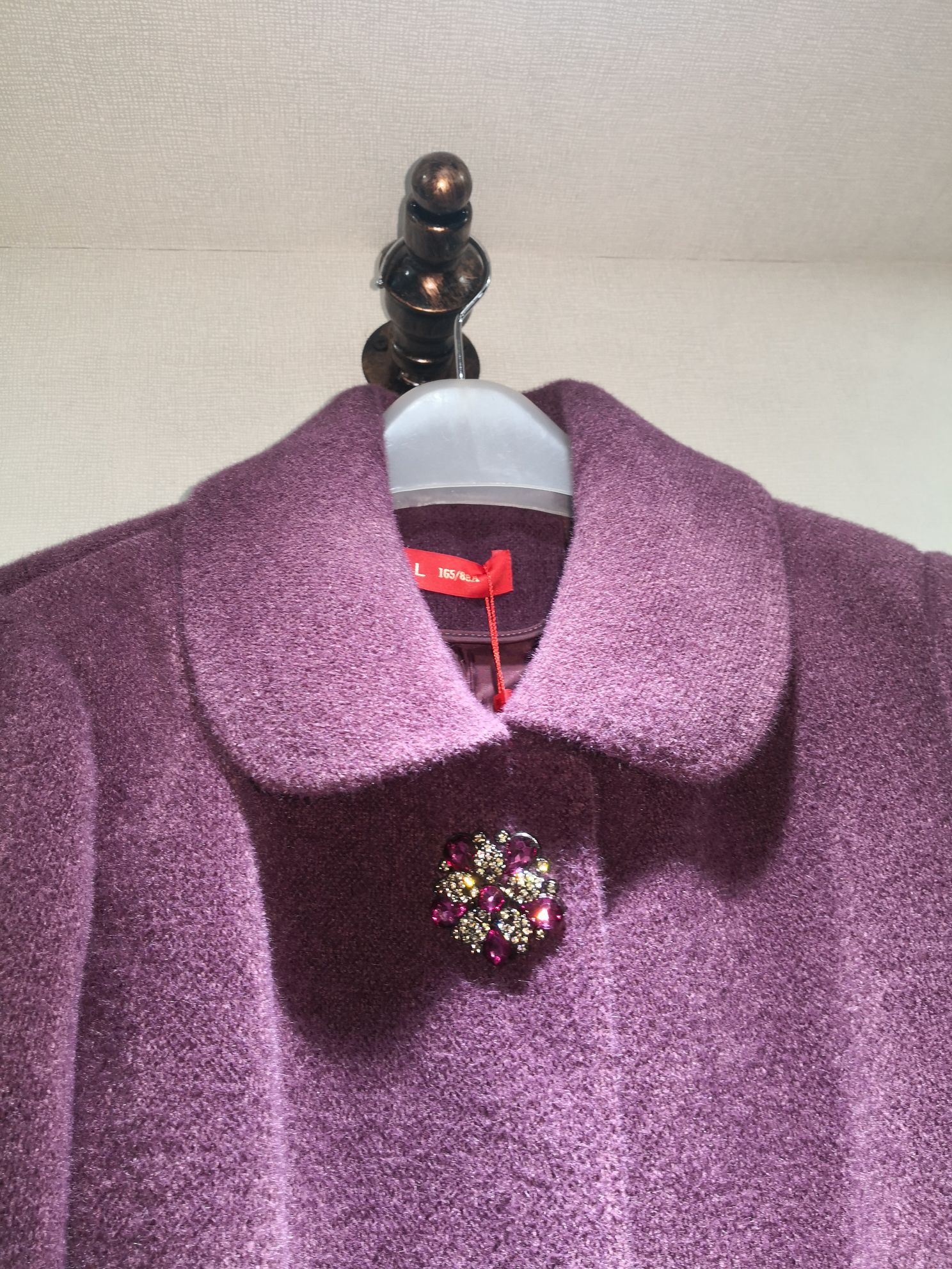 Autumn And Winter New Middle-Aged And Elderly Warm Fashion Atmosphere Uniform Size Embroidered Lapel Coat 3 details Picture