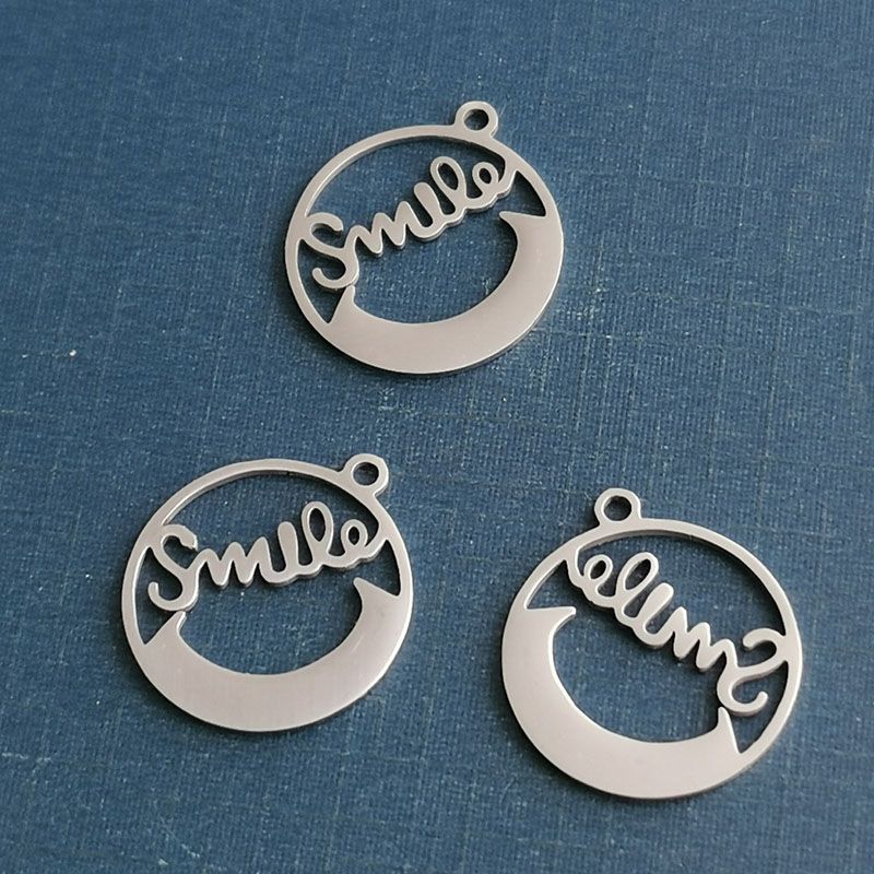 smile's new minimalist smiley face necklace is a unique and versatile minimalist collarbone chain accessory for women on Instagram