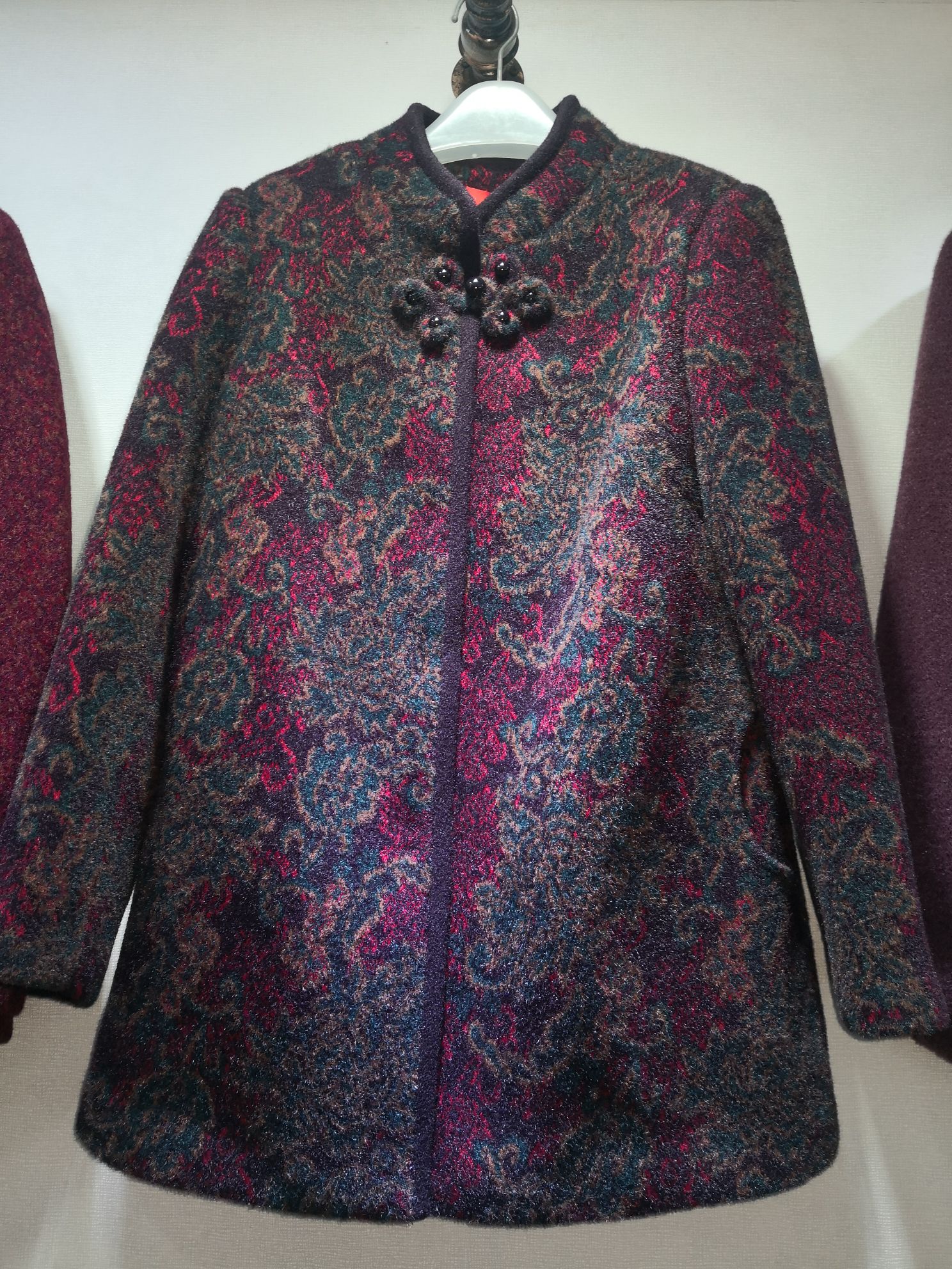 Autumn And Winter New Middle-Aged And Elderly Warm Fashion Atmosphere Uniform Size Embroidered Lapel Coat 4 details Picture