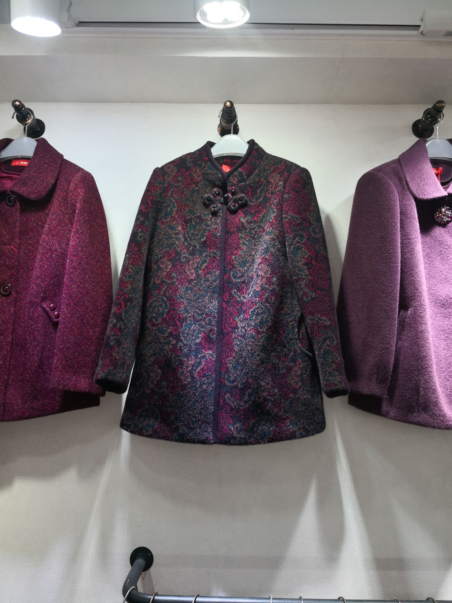 Autumn And Winter New Middle-Aged And Elderly Warm Fashion Atmosphere Uniform Size Embroidered Lapel Coat 4