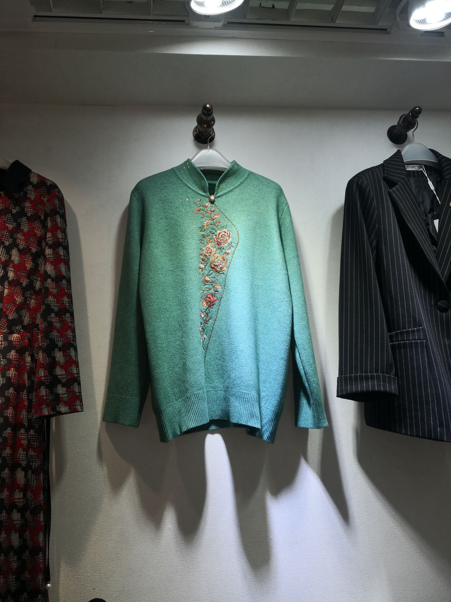Autumn And Winter New Middle-Aged And Elderly Warm Fashion Atmosphere Uniform Size Embroidered Lapel Coat 8