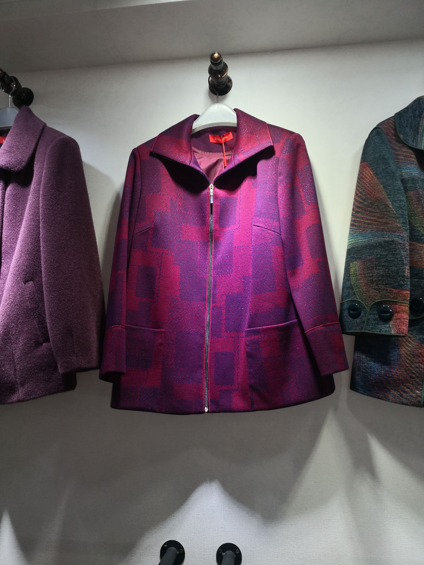 Autumn And Winter New Middle-Aged And Elderly Warm Fashion Atmosphere Uniform Size Embroidered Lapel Coat 2