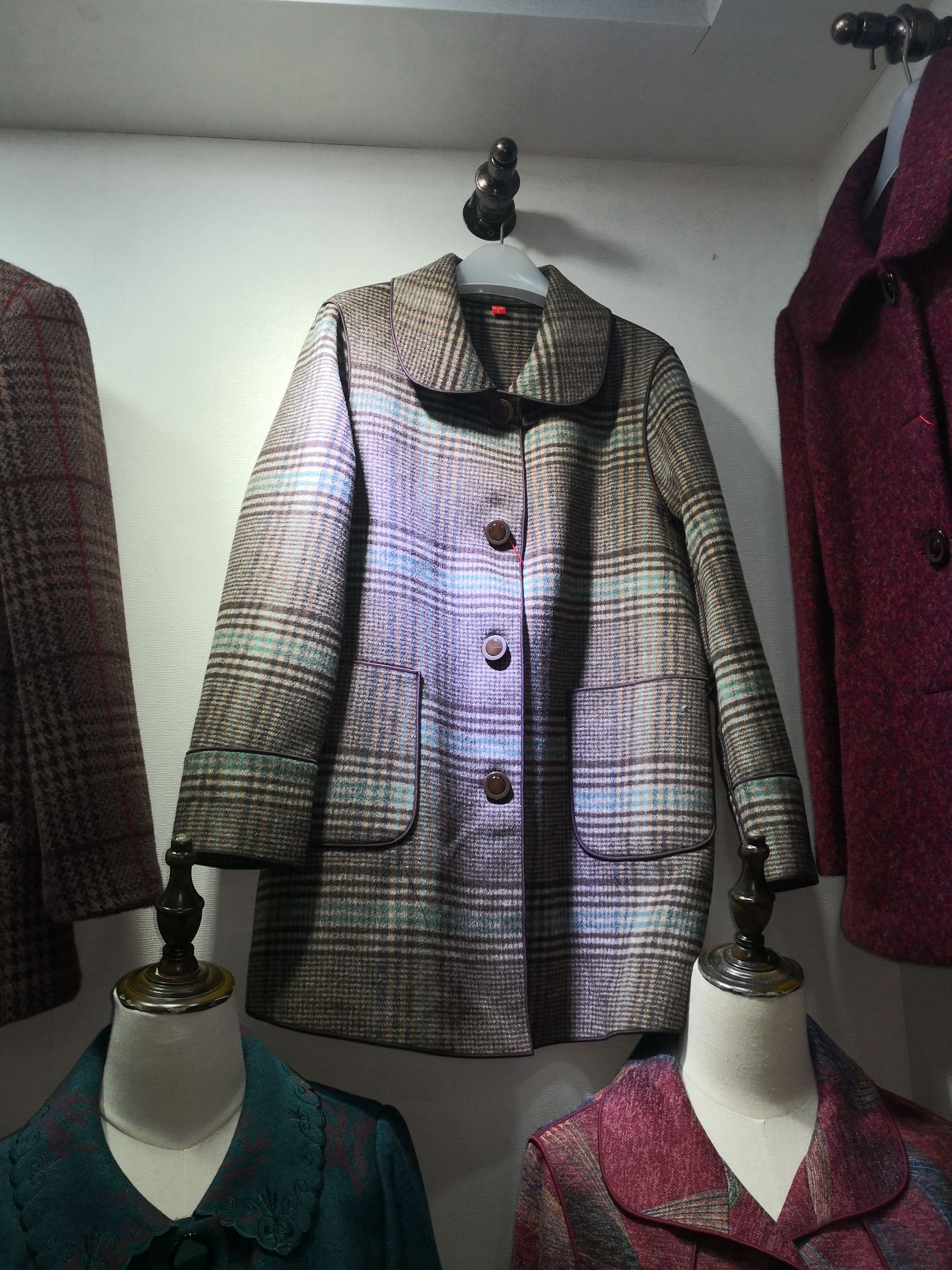 Autumn And Winter New Middle-Aged And Elderly Warm Fashion Atmosphere Uniform Size Embroidered Lapel Coat 6