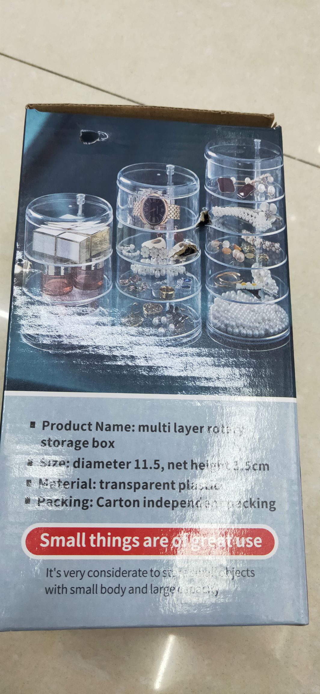 وفي عام 2021، كانت علبة مكياج دائرية من علب مستحضرات التجميل Specification image