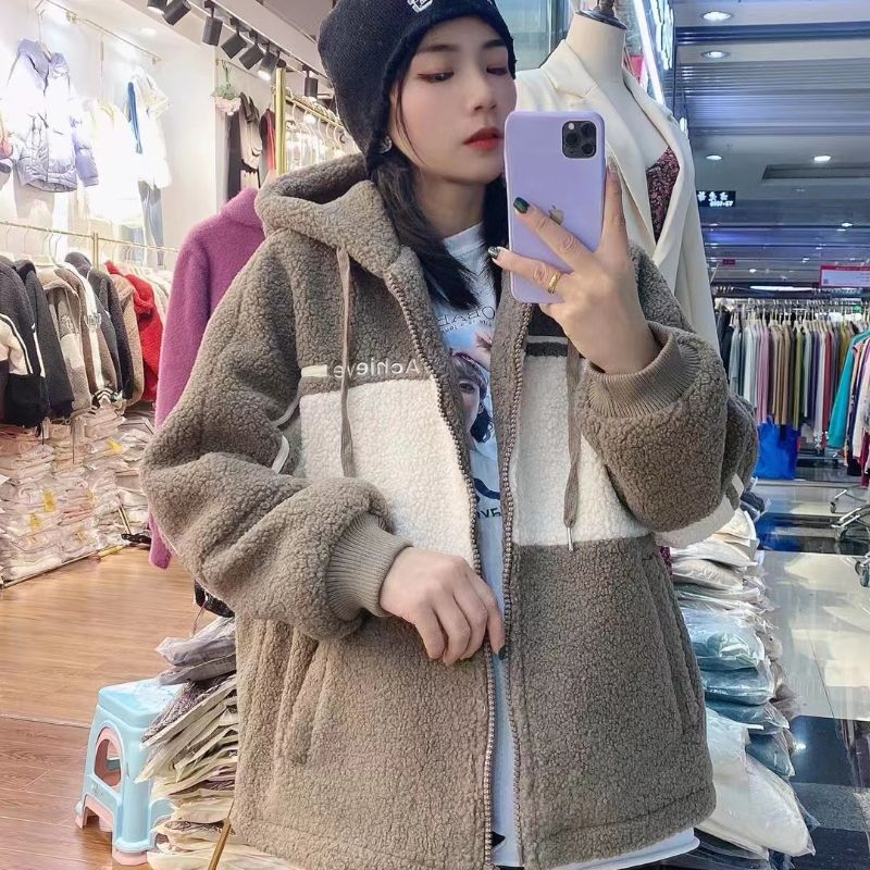 女士外套加绒细节图