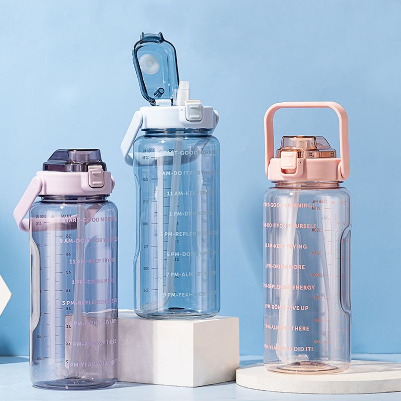 2000ML Yiben Zunshang large-capacity space cup, outdoor sports cup, plastic water bottle Application Scenario