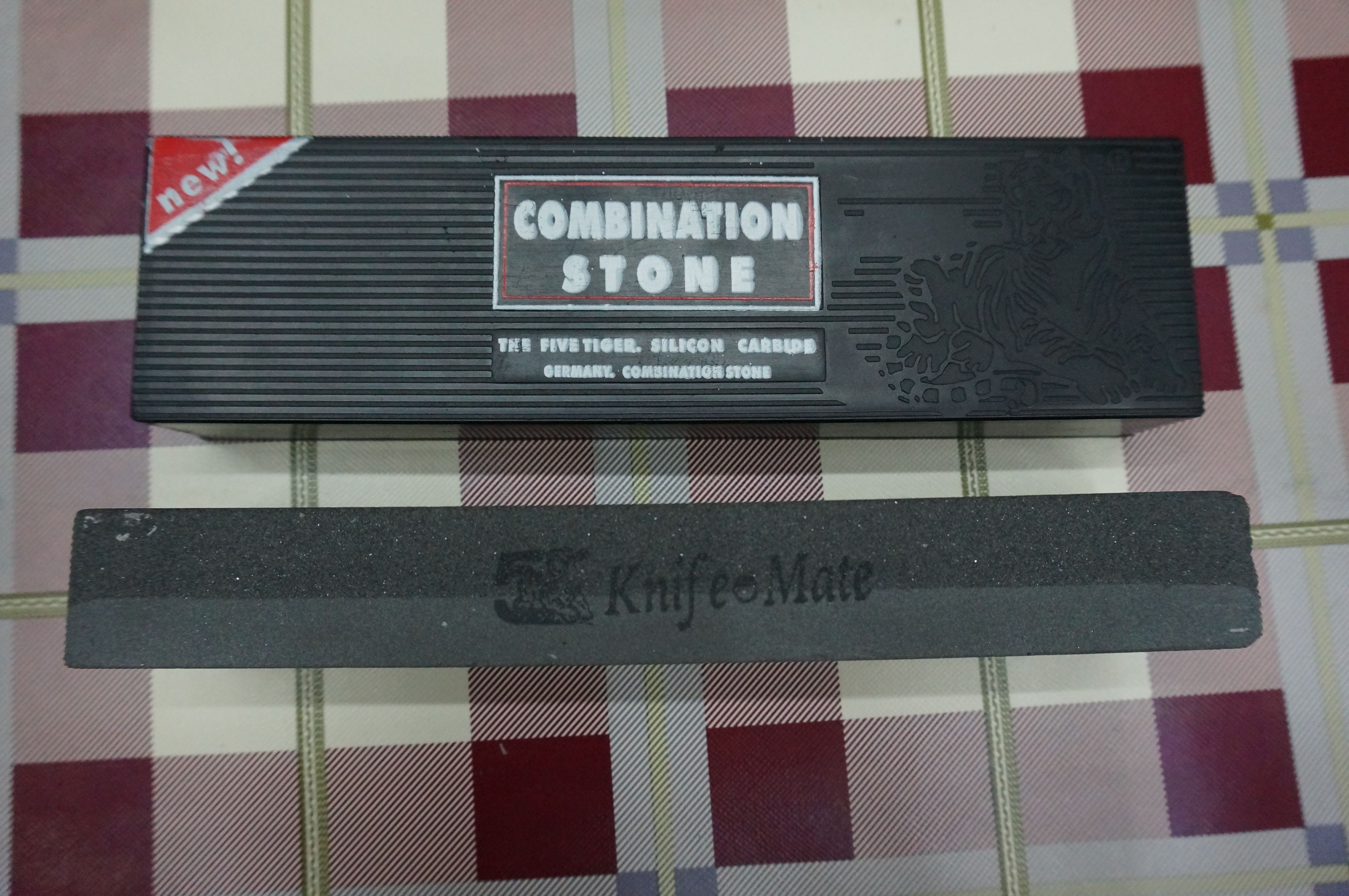 Factory Direct Sales Five Tiger Black Plastic Box Whetstone, Whetstone, Whetstone details Picture