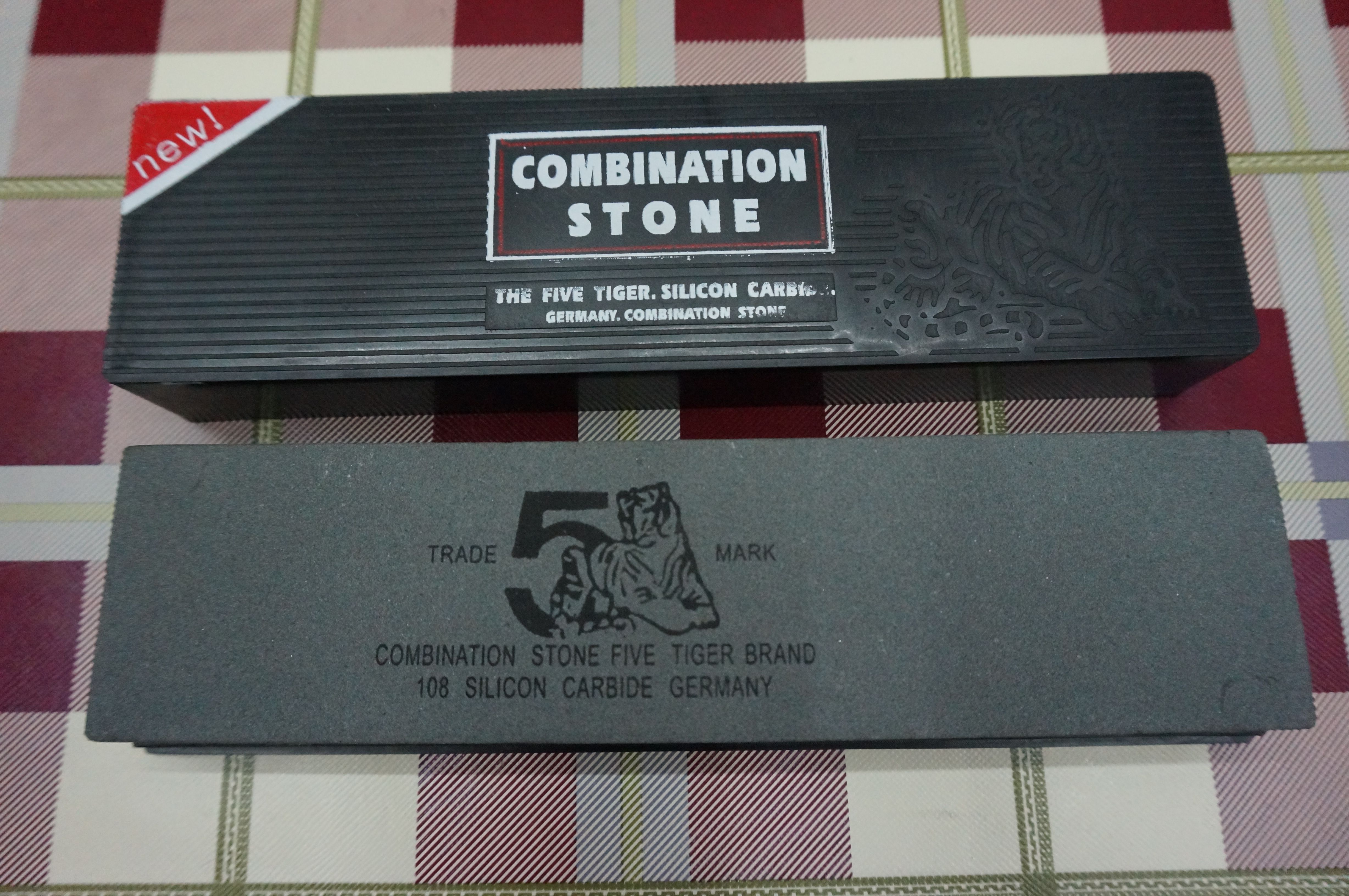 Factory Direct Sales Five Tiger Black Plastic Box Whetstone, Whetstone, Whetstone