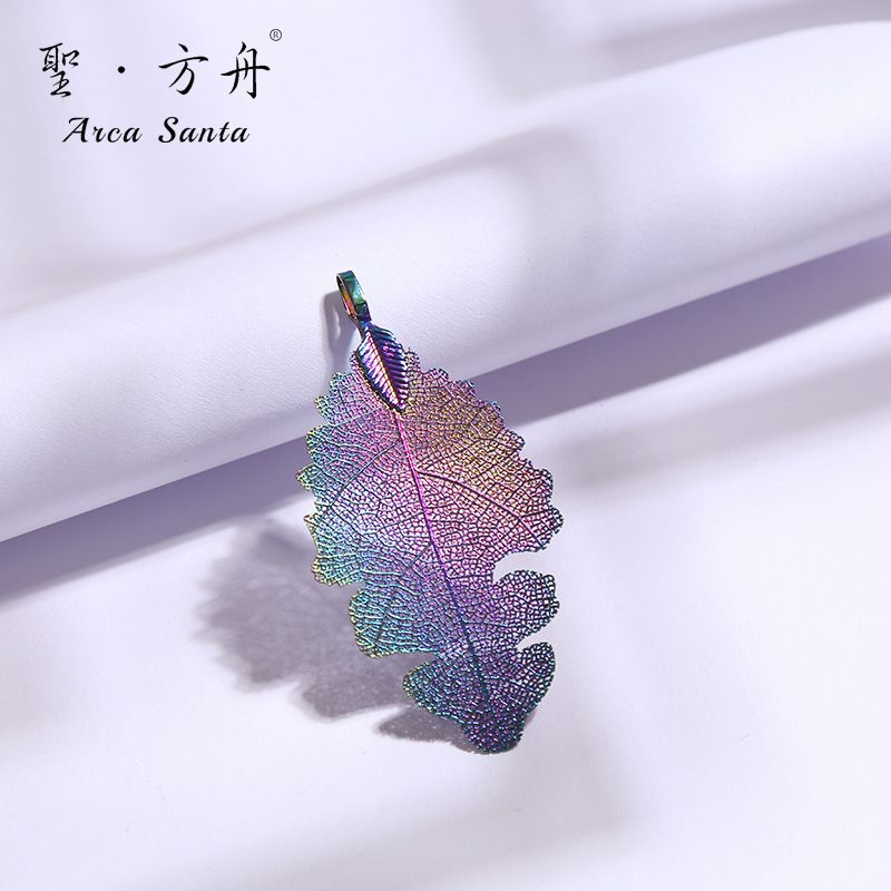 Cross-border natural leaf pendants, cut rubber leaf earrings, accessories, necklaces, diy handicrafts, semi-finished products wholesale Application Scenario