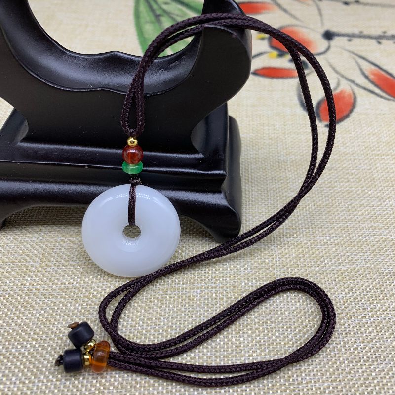 White Jade Glass Safety Buckle Adjustable Necklace Red Rope Date Red Rope Coffee Rope Necklace Application Scenario