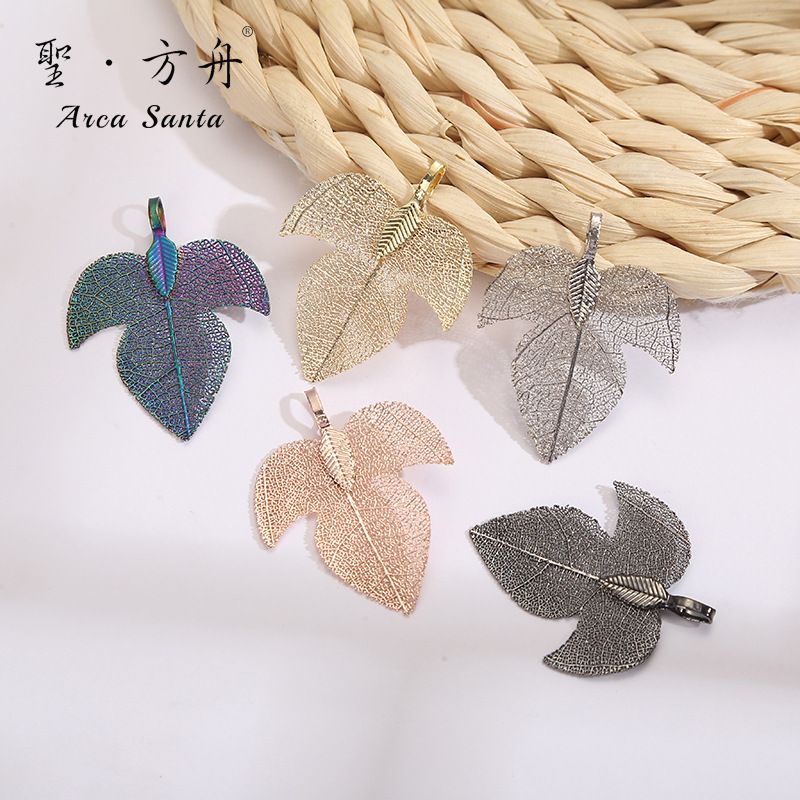 Natural leaf necklace accessories, cut triangular maple leaf pendant accessories, diy handmade jewelry materials, semi-finished products Specification image