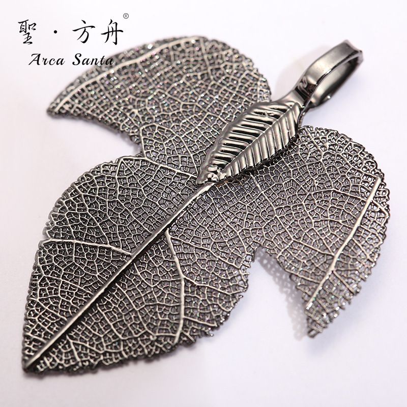 Natural leaf necklace accessories, cut triangular maple leaf pendant accessories, diy handmade jewelry materials, semi-finished products Application Scenario