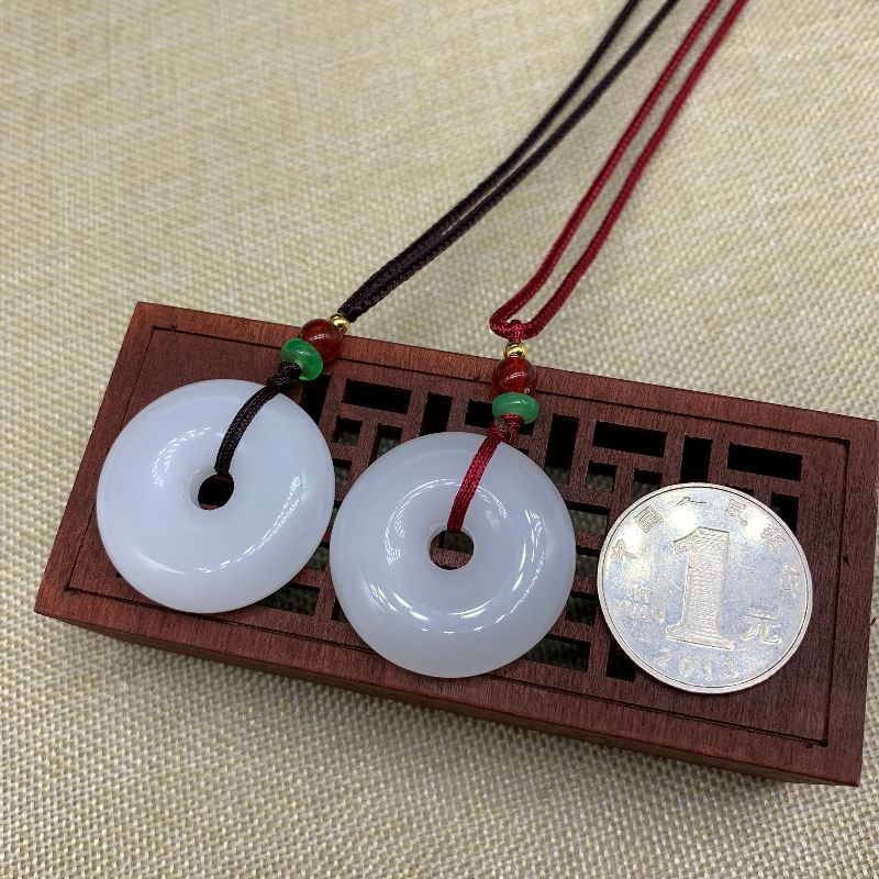 White Jade Glass Safety Buckle Adjustable Necklace Red Rope Date Red Rope Coffee Rope Necklace Item Picture