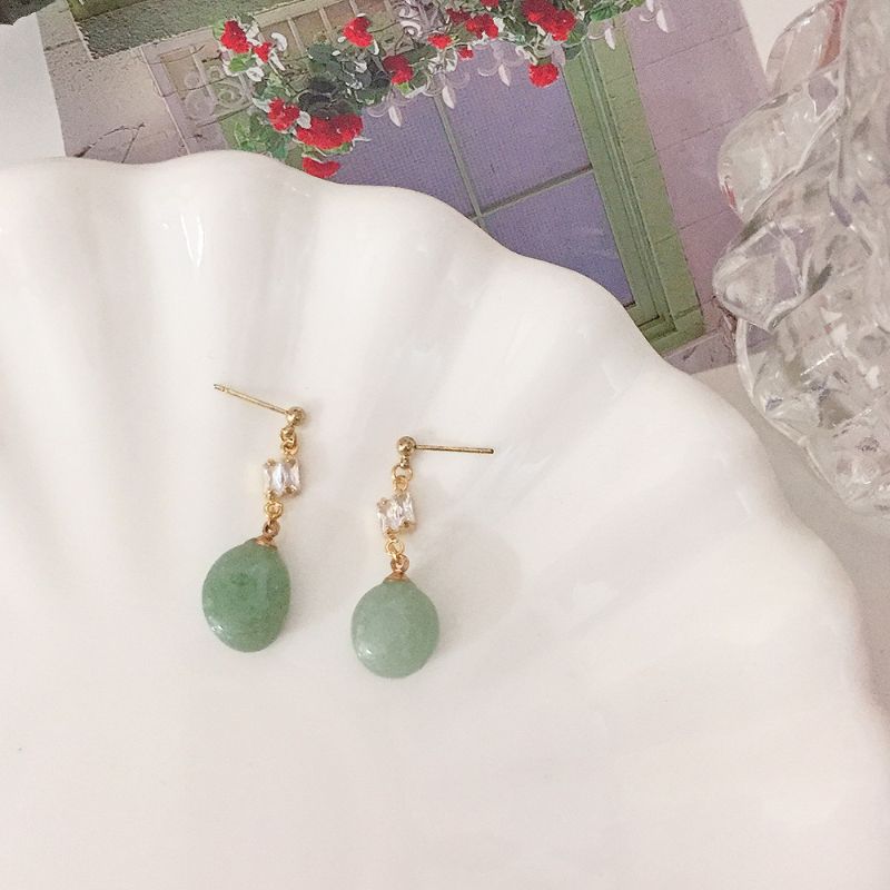 Zircon green stone stud earrings, warm jade-colored small stones paired with elegant zircon earrings and exquisite earrings Specification image