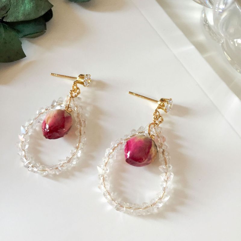 Elegant crystal-framed stud earrings, sparkling zircon crystal paired with rose bud, fashionable and elegant lady's earrings Specification image