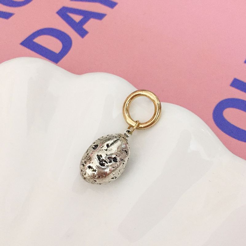 Designer metal circle silver stone earrings with natural texture patterns, small stone circle earrings, fashionable and elegant earrings Application Scenario