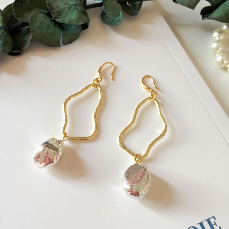 Korean niche design earrings, irregular geometric silver stone pendant earrings, high-end and simple earrings Application Scenario