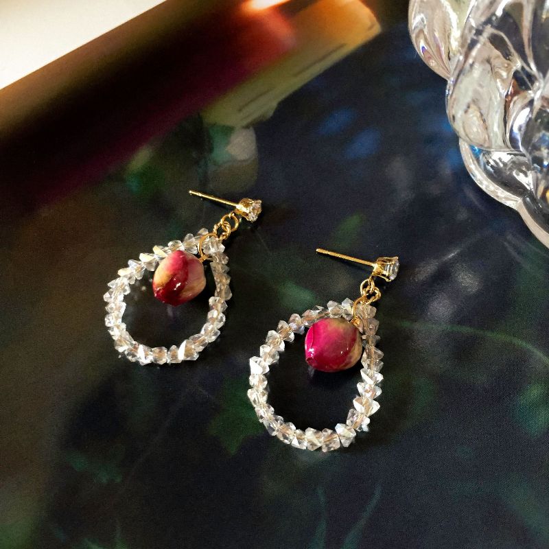 Elegant crystal-framed stud earrings, sparkling zircon crystal paired with rose bud, fashionable and elegant lady's earrings details Picture