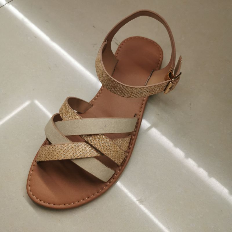 Verano nuevo estilo casual exterior flat cool slippers mujeres nuevo comercio exterior transpirable suave suela nueva moda sandalias de boca clara cool slippers