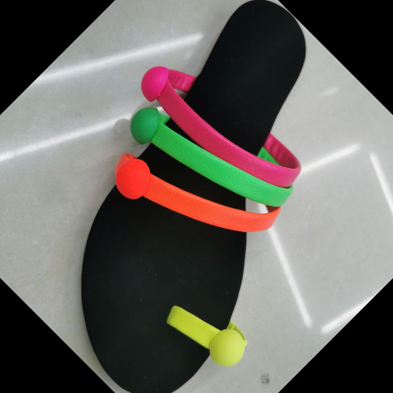 New breathable soft-soled products for export, shallow sandals, flip-flops, flat shoes, summer new casual outerwear flat flip-flops for women details Picture